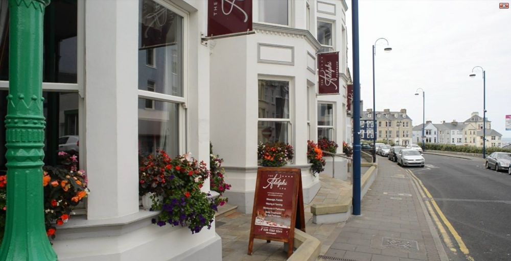 Hotel Adelphi Portrush Exterior foto The exterior of the restaurant in 2007